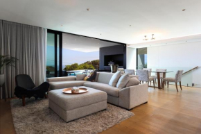 Paradise in Camps Bay, Luxury Villa with Pool and Views
